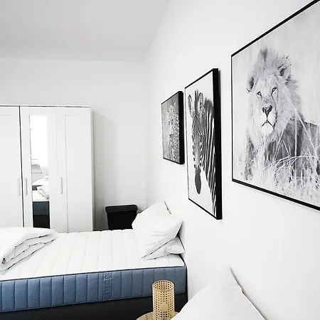 Sh Team Lodges 4 Apartments Fuer Max 19 Personen L Monteure L Messe L Business Duisburg Exterior photo