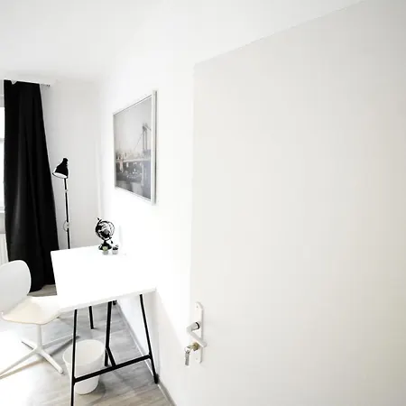 Sh Team Lodges 4 Apartments Fuer Max 19 Personen L Monteure L Messe L Business Duisburg Exterior photo