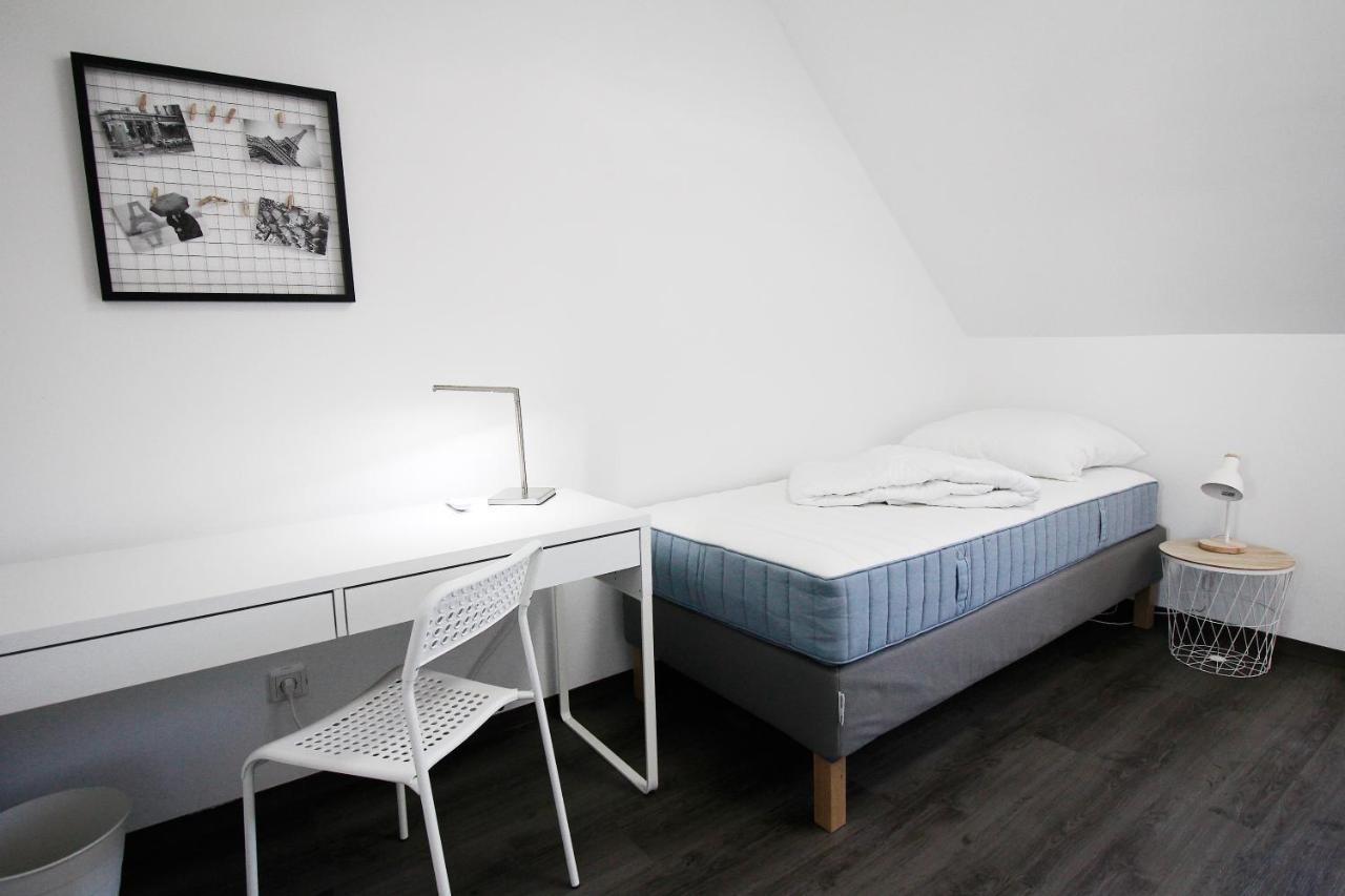 Sh Team 4 Fuer Max 19 Personen L Monteure L Messe L Business Apartment Duisburg