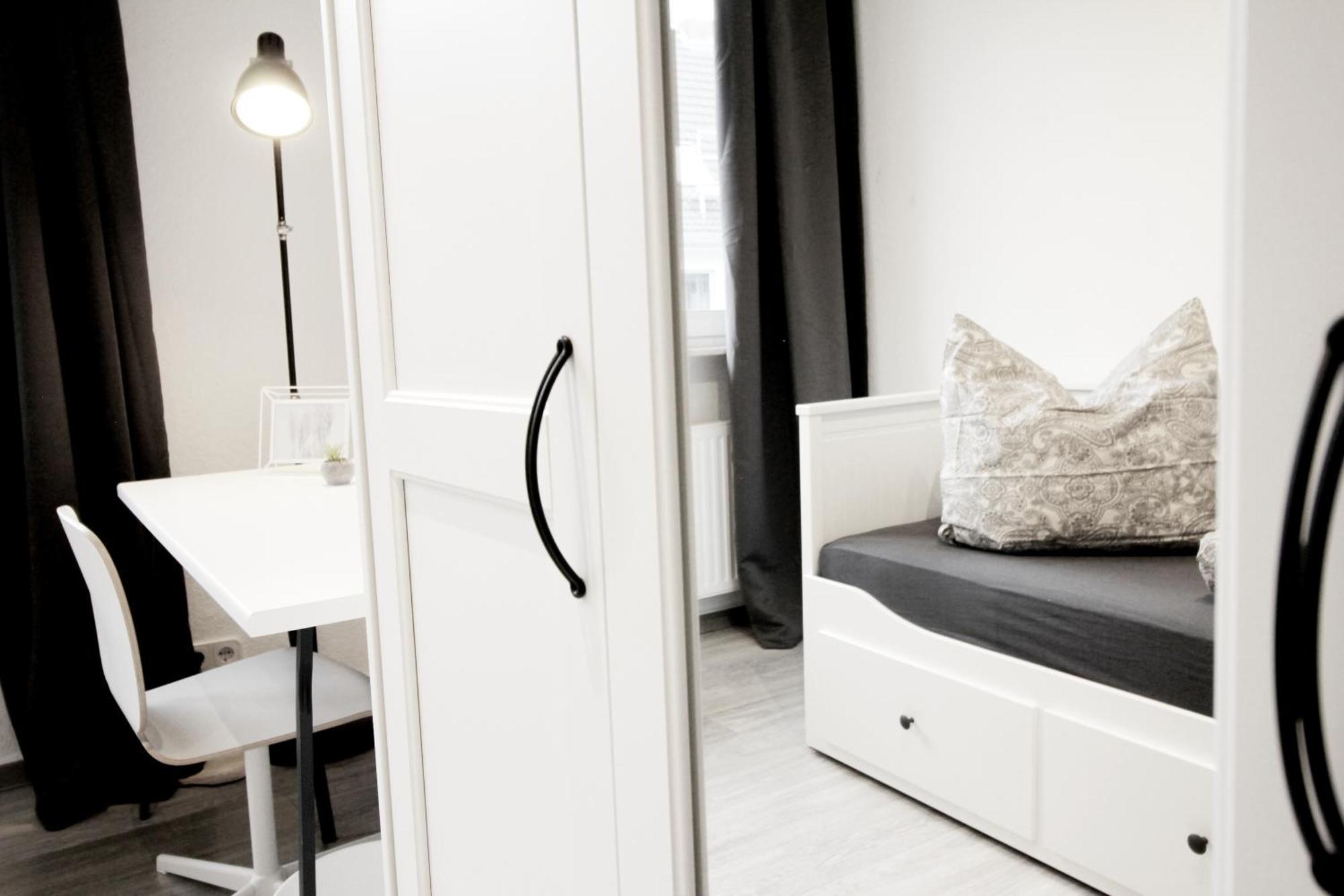 Apartment Sh Team 4 Fuer Max 19 Personen L Monteure L Messe L Business Duisburg